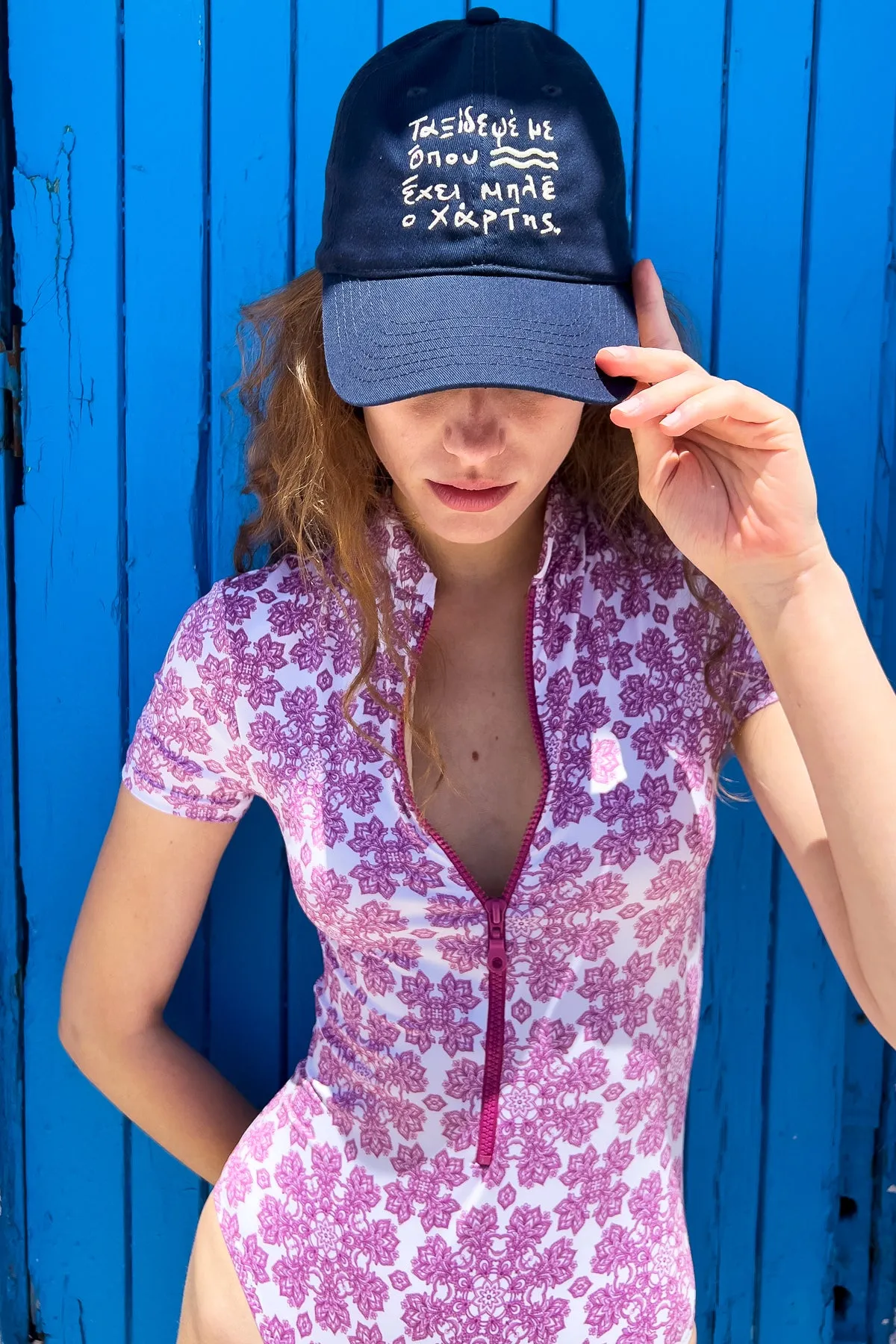 "Taksidepse me" Hat in Navy