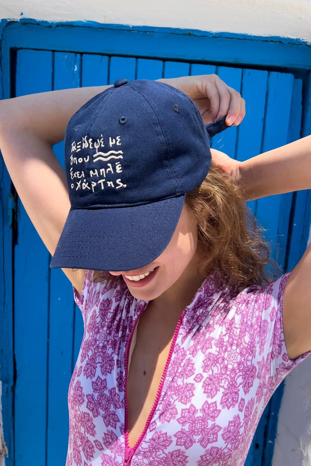 "Taksidepse me" Hat in Navy
