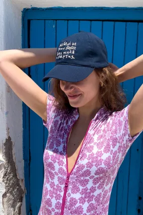 "Taksidepse me" Hat in Navy