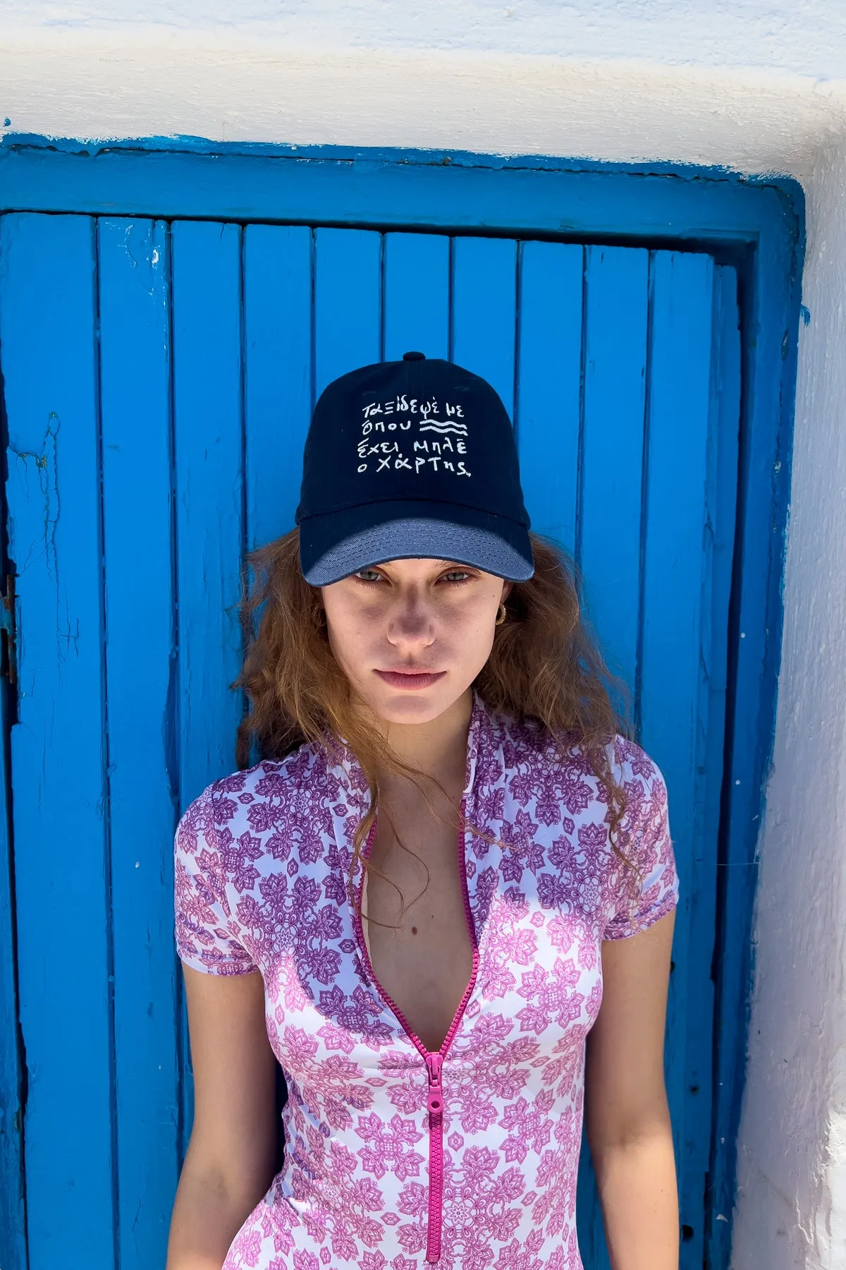 "Taksidepse me" Hat in Navy